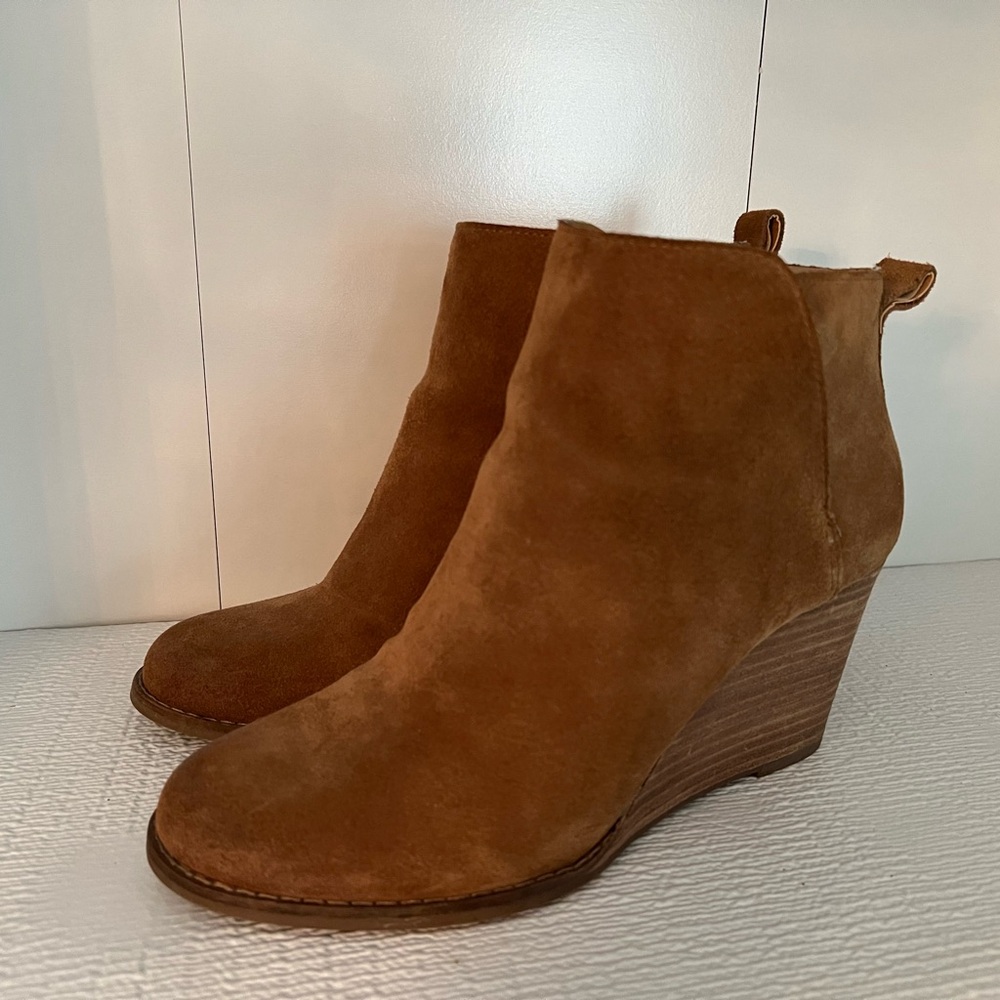 Lucky Brand Tan Suede Wedge Booties Size 9